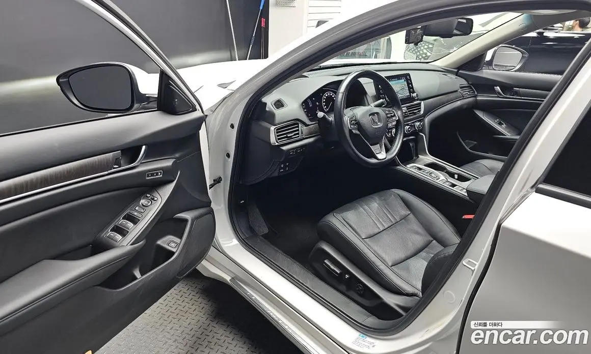 Honda Accord 2022 2.0 автомат (гидро), фото 12