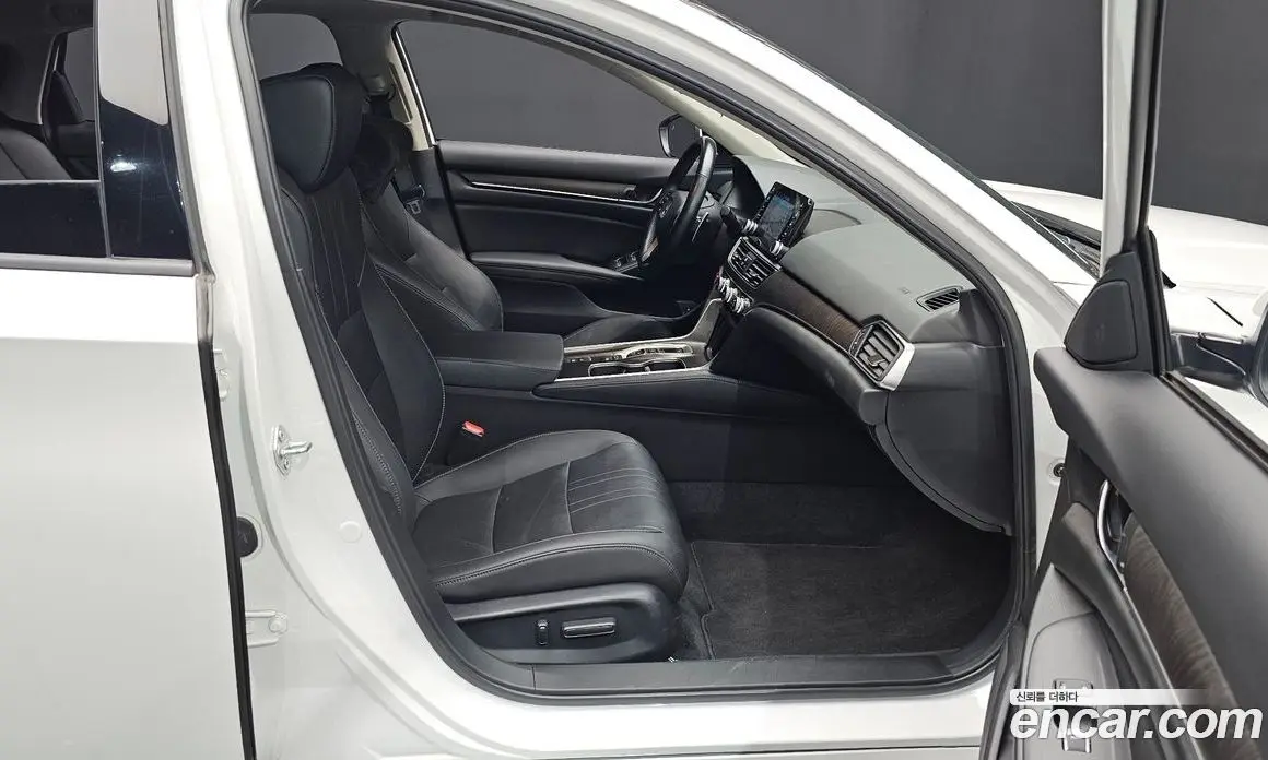 Honda Accord 2022 2.0 автомат (гидро), фото 15