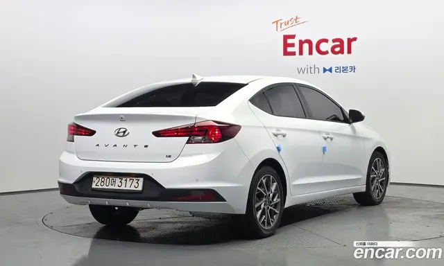 Hyundai Avante 2019 1.6 автомат (гидро), миниатюра 2