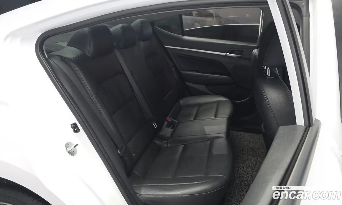 Hyundai Avante 2019 1.6 автомат (гидро), фото 17