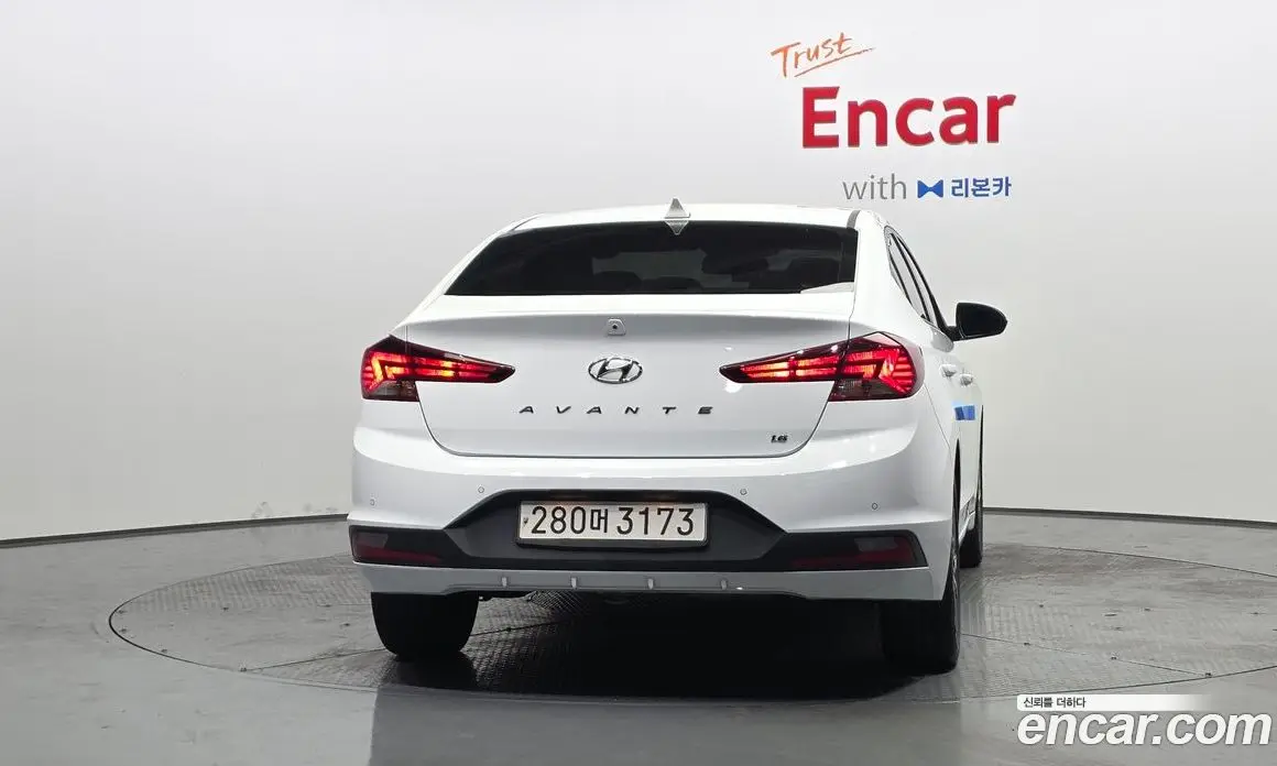 Hyundai Avante 2019 1.6 автомат (гидро), фото 4
