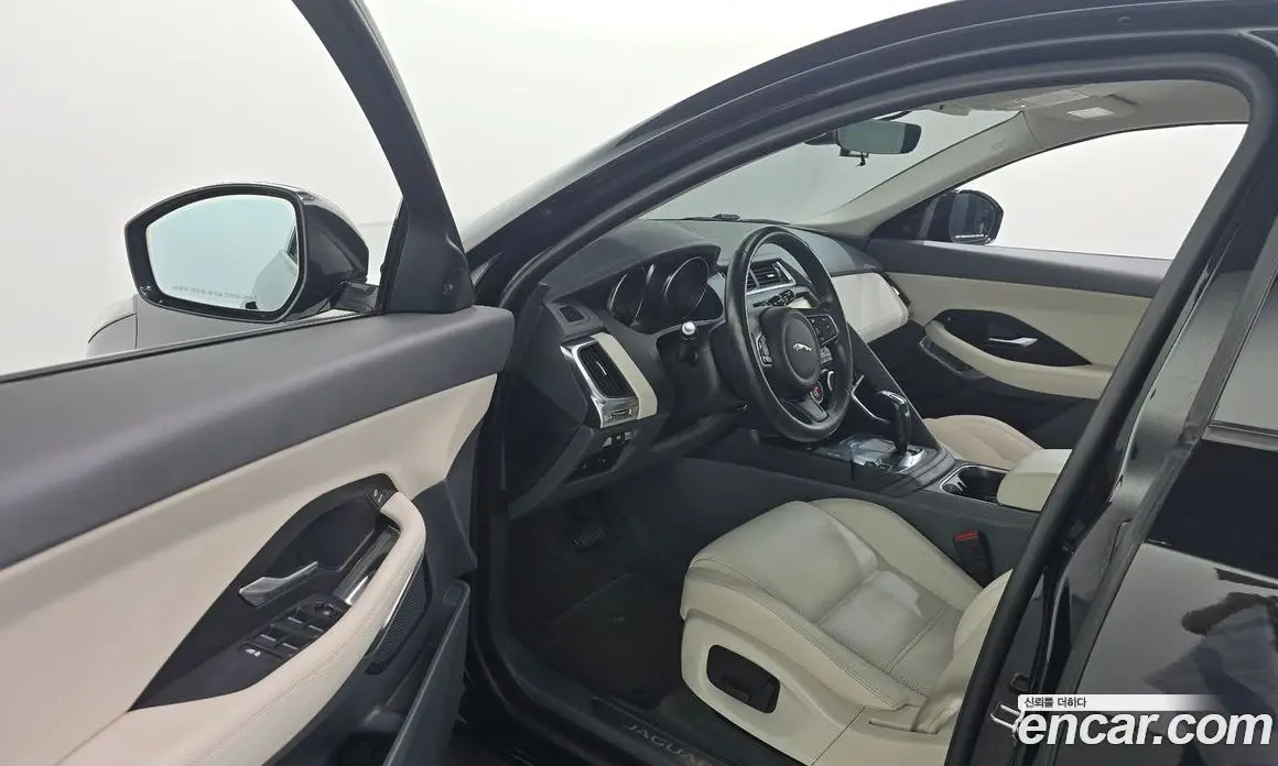 Jaguar E-Pace 2018 2.0 автомат (гидро), фото 13
