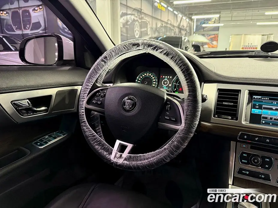 Jaguar XF 2014 2.2 автомат (гидро), фото 15