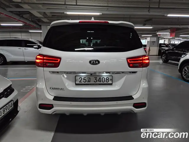 Kia Carnival 2019 2.2 автомат (гидро), миниатюра 4