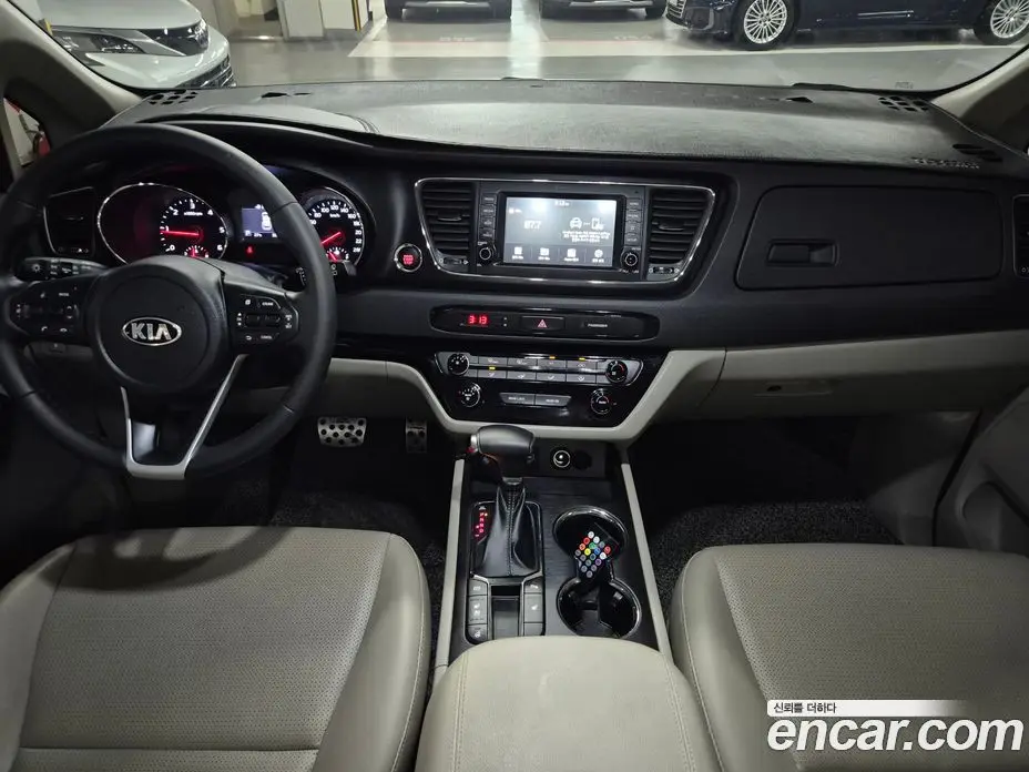 Kia Carnival 2019 2.2 автомат (гидро), фото 6
