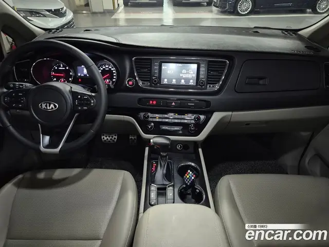 Kia Carnival 2019 2.2 автомат (гидро), миниатюра 6
