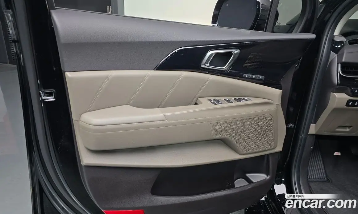 Kia Carnival 2024 1.6 автомат (гидро), фото 13