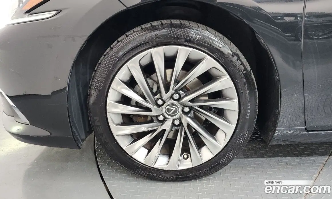 Lexus ES 2021 2.5 автомат (гидро), фото 5