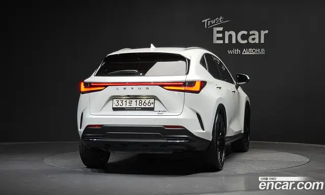 Lexus NX 2022 2.5 автомат (гидро), миниатюра 3