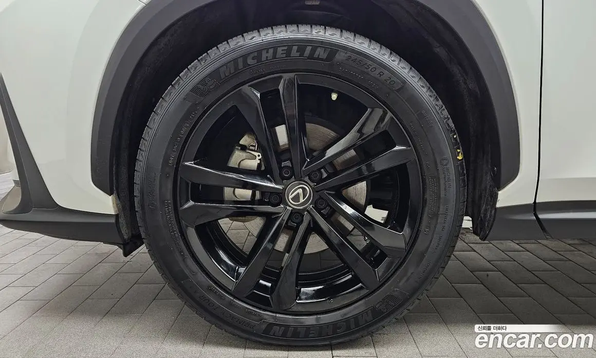 Lexus NX 2022 2.5 автомат (гидро), фото 4