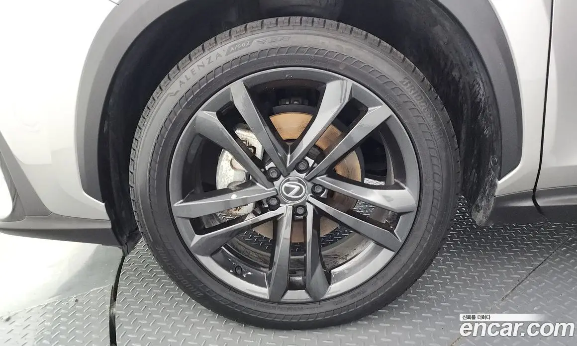 Lexus NX 2024 2.5 автомат (гидро), фото 5