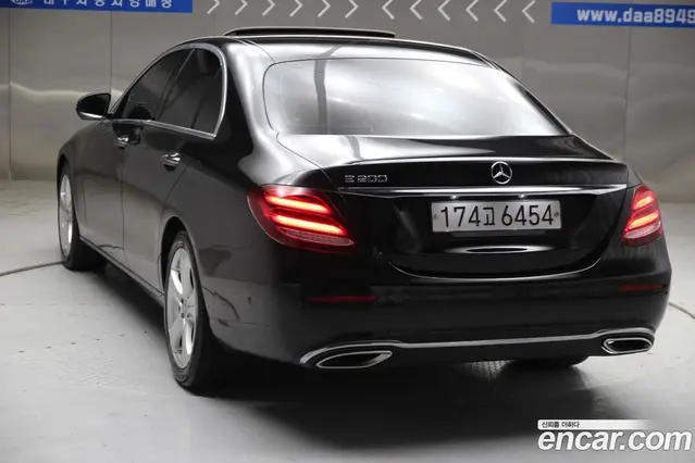 Mercedes-Benz E-Class 2018 2.0 автомат (гидро), миниатюра 2