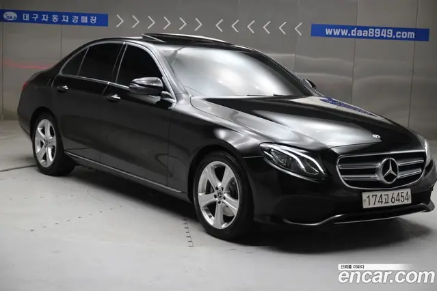 Mercedes-Benz E-Class 2018 2.0 автомат (гидро), миниатюра 3