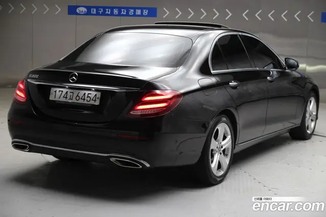 Mercedes-Benz E-Class 2018 2.0 автомат (гидро), миниатюра 4