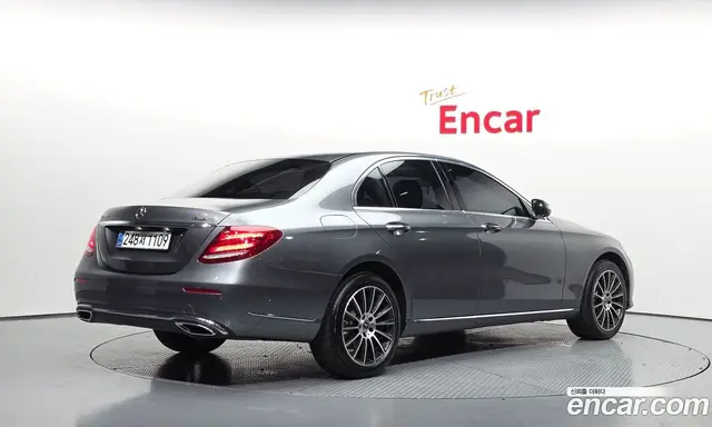 Mercedes-Benz E-Class 2019 1.9 автомат (гидро), миниатюра 2