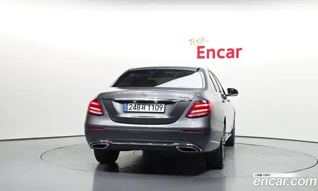 Mercedes-Benz E-Class 2019 1.9 автомат (гидро), миниатюра 4