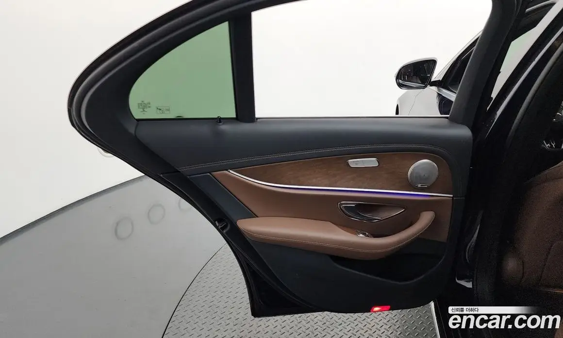 Mercedes-Benz E-Class 2021 2.0 автомат (гидро), фото 15