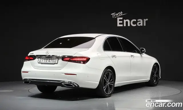 Mercedes-Benz E-Class 2022 2.0 автомат (гидро), миниатюра 2