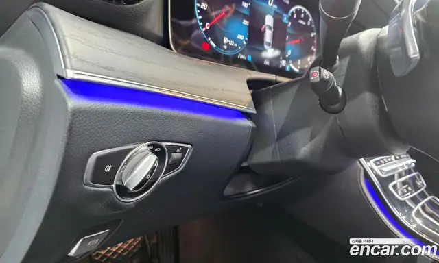 Mercedes-Benz E-Class 2022 2.0 автомат (гидро), миниатюра 12