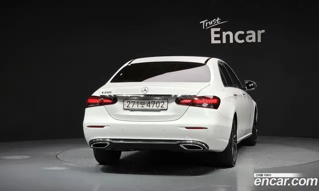 Mercedes-Benz E-Class 2022 2.0 автомат (гидро), миниатюра 4