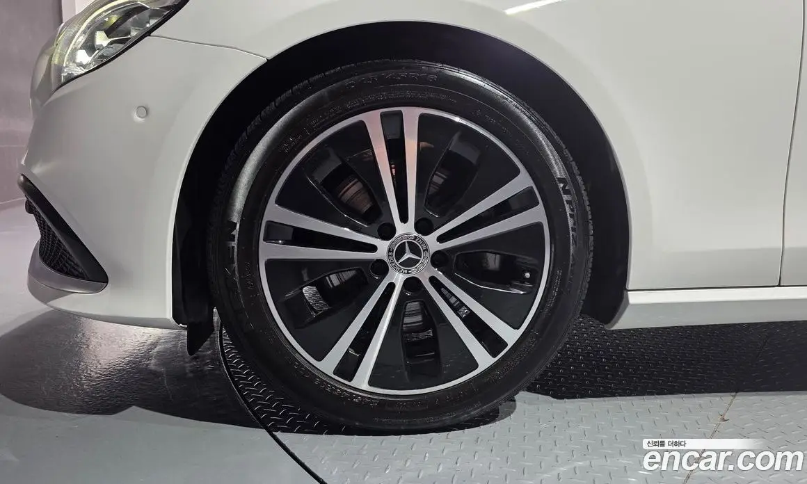 Mercedes-Benz E-Class 2022 2.0 автомат (гидро), фото 5