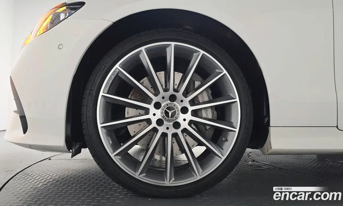 Mercedes-Benz E-Class 2023 3.0 автомат (гидро), фото 4