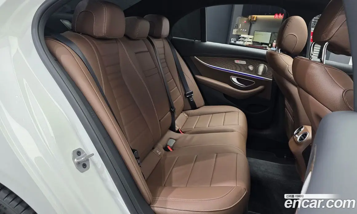 Mercedes-Benz E-Class 2023 1.9 автомат (гидро), фото 18
