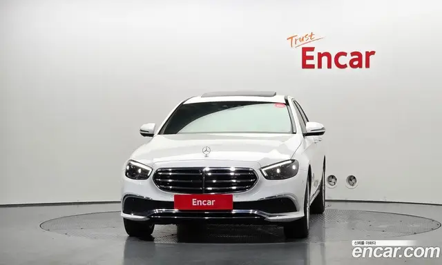 Mercedes-Benz E-Class 2023 1.9 автомат (гидро), миниатюра 3