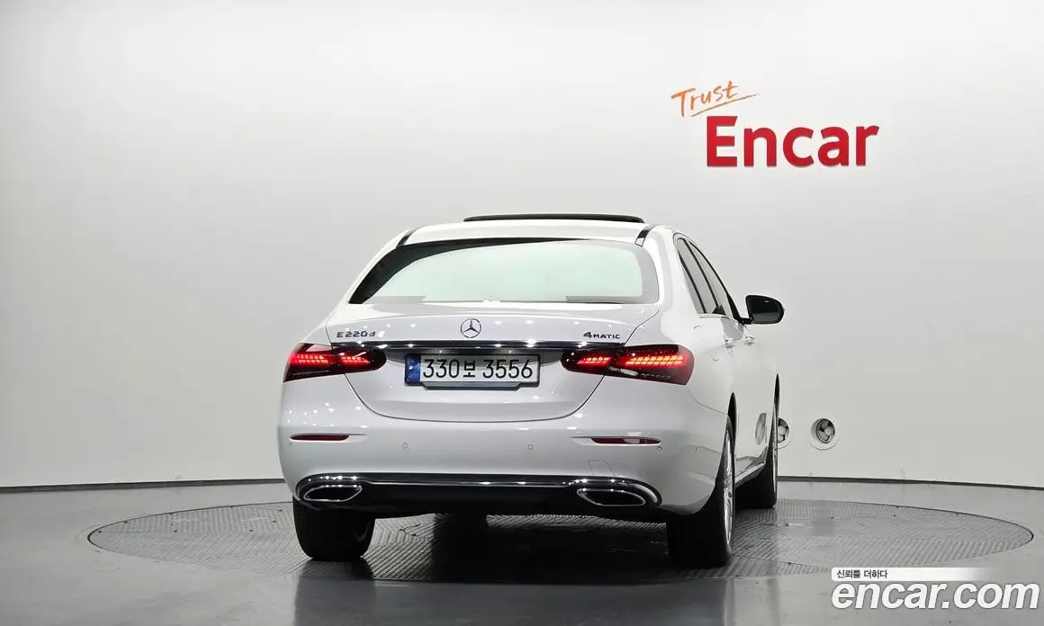 Mercedes-Benz E-Class 2023 1.9 автомат (гидро), фото 4