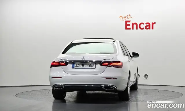 Mercedes-Benz E-Class 2023 1.9 автомат (гидро), миниатюра 4