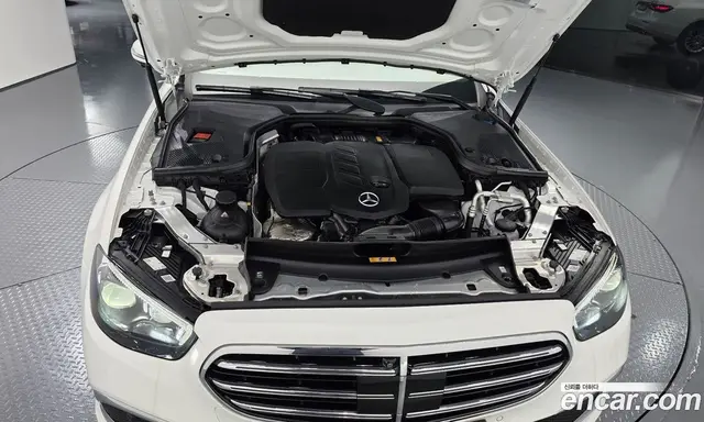 Mercedes-Benz E-Class 2023 1.9 автомат (гидро), миниатюра 6