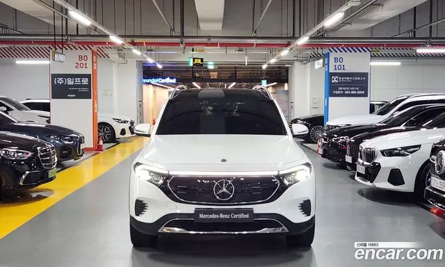 Mercedes-Benz EQB 2023 0.1 автомат (гидро), миниатюра 2