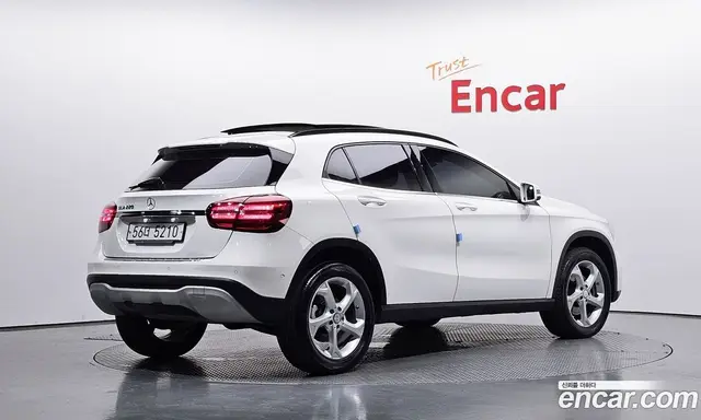 Mercedes-Benz GLA-Class 2018 2.0 автомат (гидро), миниатюра 2