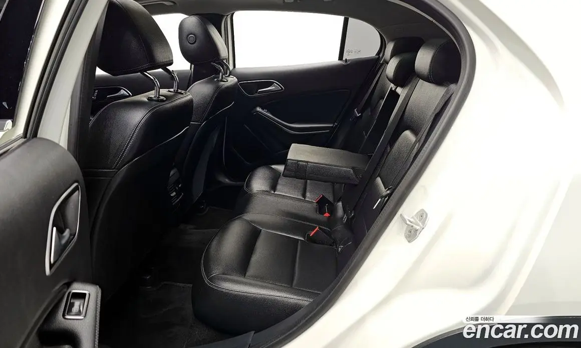 Mercedes-Benz GLA-Class 2018 2.0 автомат (гидро), фото 11