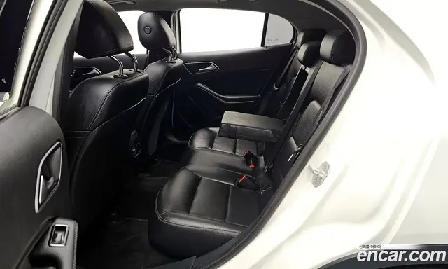 Mercedes-Benz GLA-Class 2018 2.0 автомат (гидро), миниатюра 11