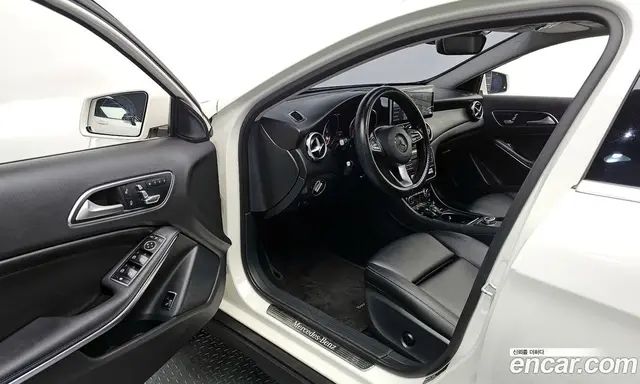 Mercedes-Benz GLA-Class 2018 2.0 автомат (гидро), миниатюра 10