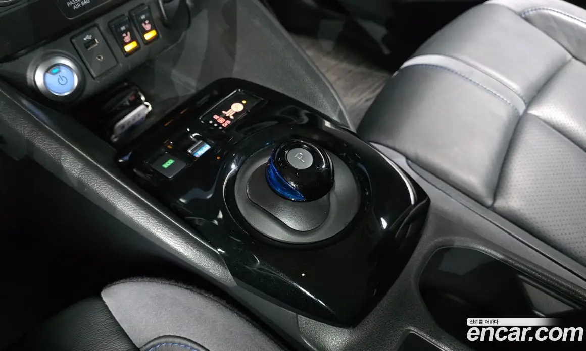 Nissan Leaf 2019 0.1 автомат (гидро), фото 12