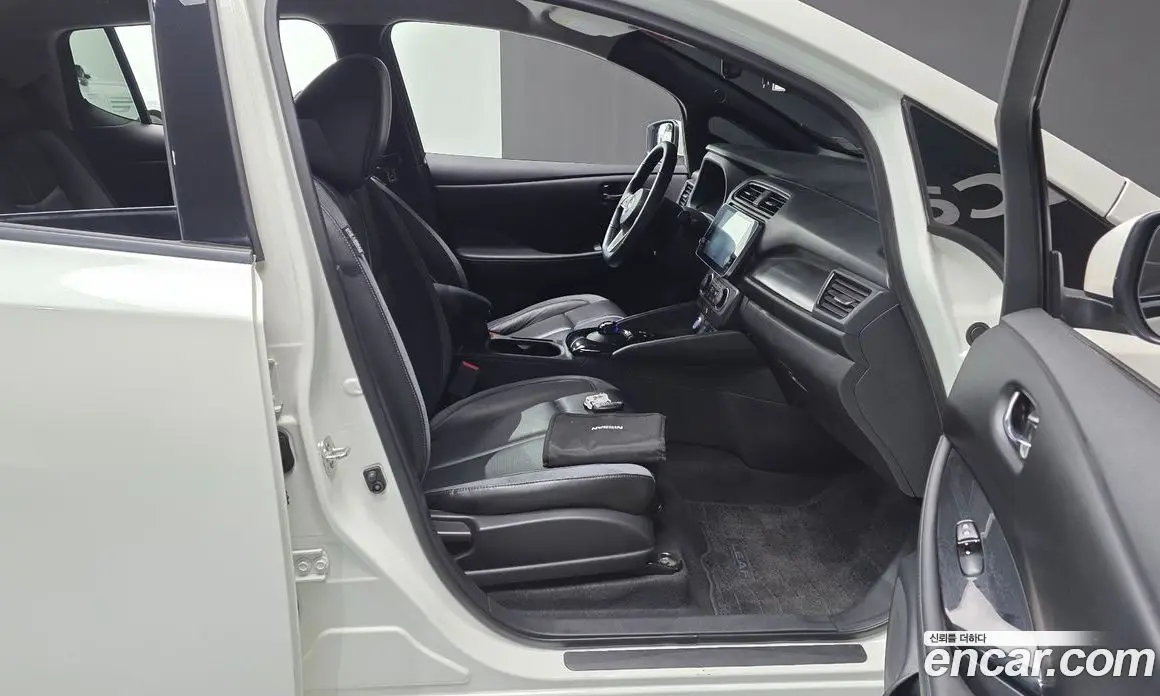Nissan Leaf 2019 0.1 автомат (гидро), фото 16