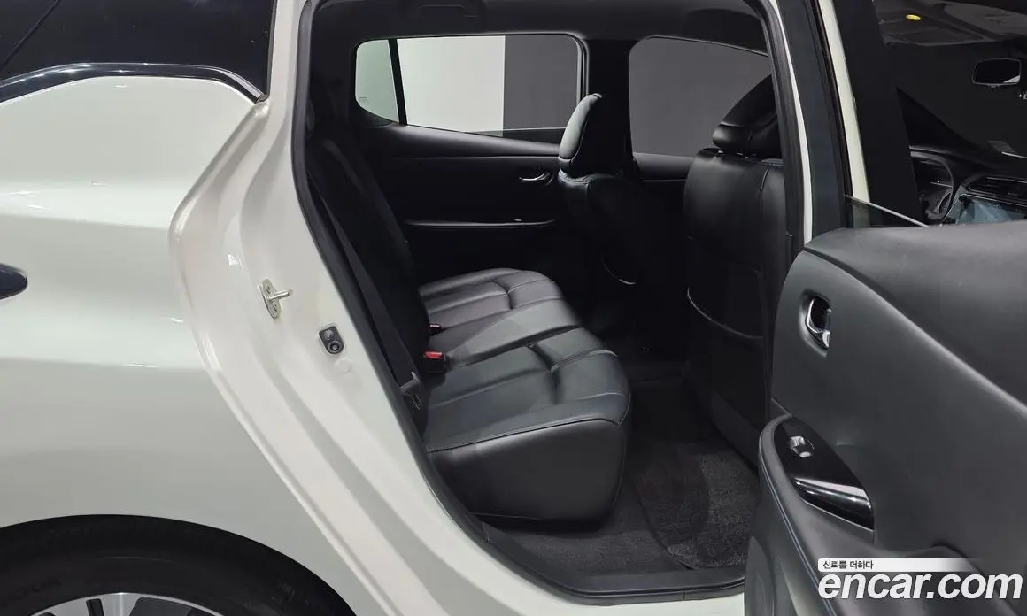 Nissan Leaf 2019 0.1 автомат (гидро), фото 17