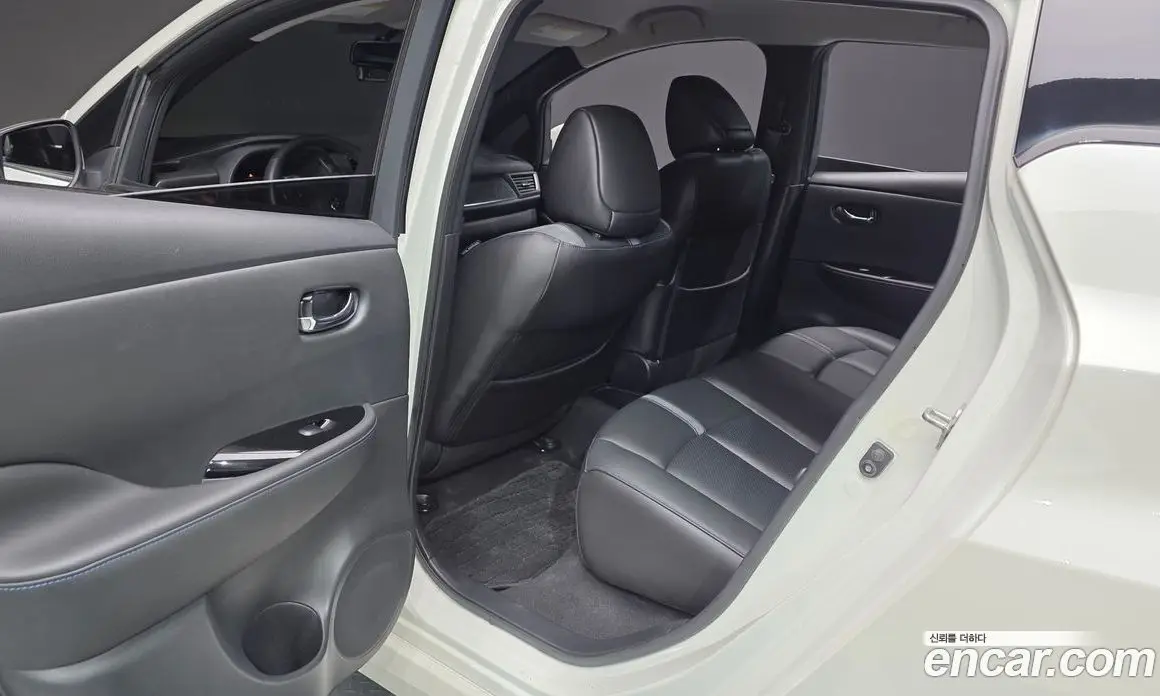 Nissan Leaf 2019 0.1 автомат (гидро), фото 18