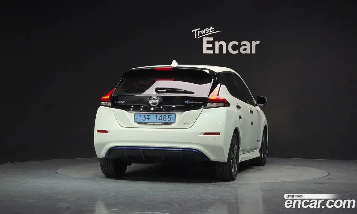 Nissan Leaf 2019 0.1 автомат (гидро), фото 4