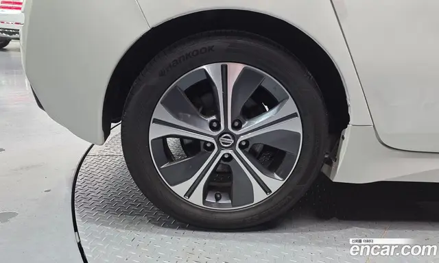 Nissan Leaf 2019 0.1 автомат (гидро), миниатюра 5