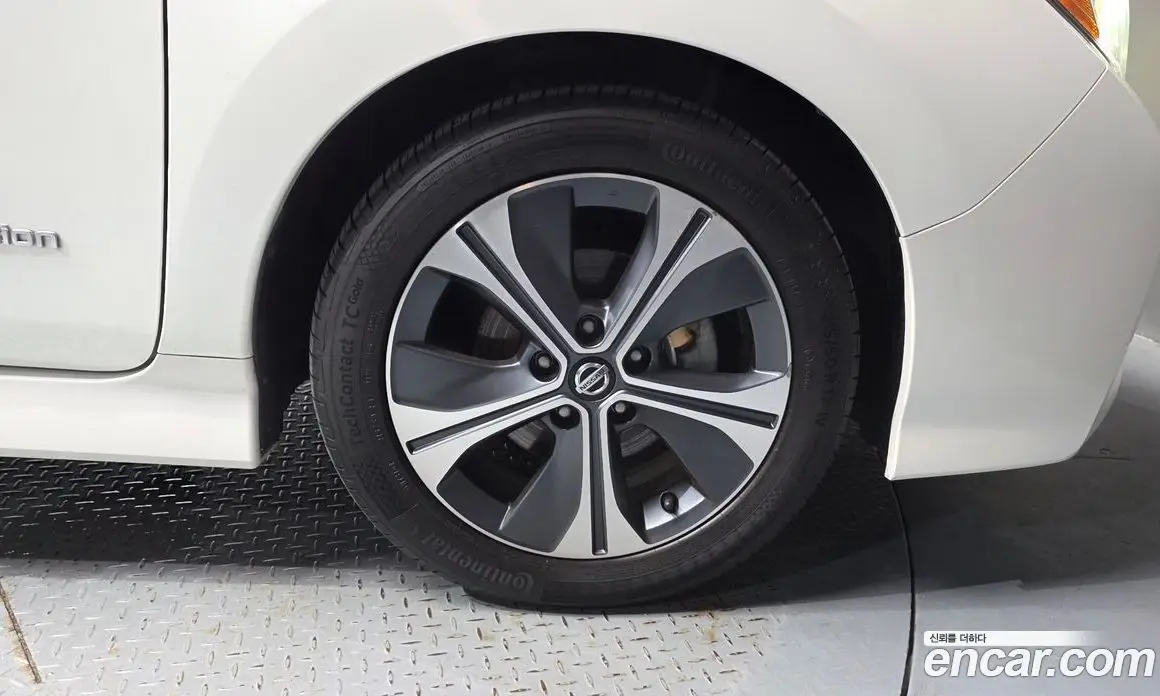Nissan Leaf 2019 0.1 автомат (гидро), фото 7