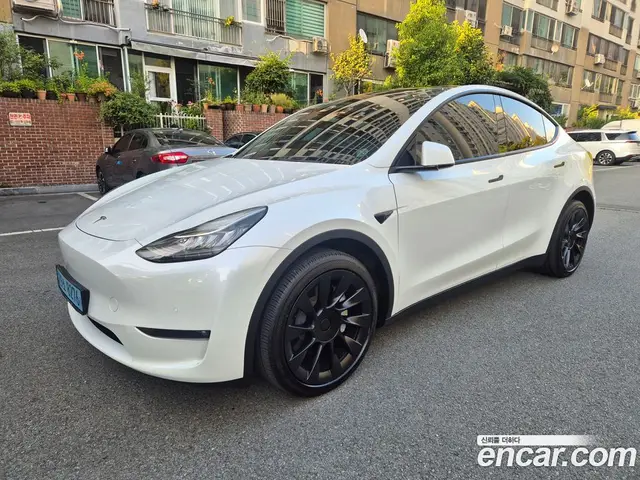 Tesla Model Y 2022 автомат (гидро), миниатюра 2