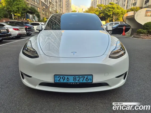 Tesla Model Y 2022 автомат (гидро), миниатюра 3
