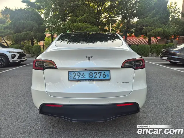 Tesla Model Y 2022 автомат (гидро), миниатюра 4