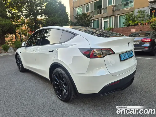 Tesla Model Y 2022 автомат (гидро), миниатюра 5