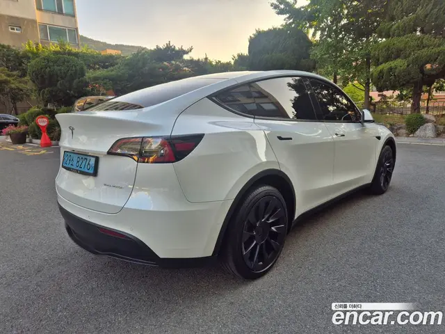 Tesla Model Y 2022 автомат (гидро), миниатюра 6