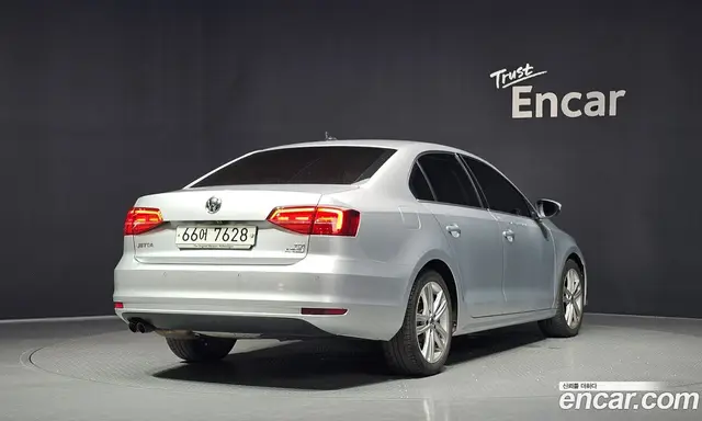 Volkswagen Jetta 2015 2.0 автомат (гидро), миниатюра 2
