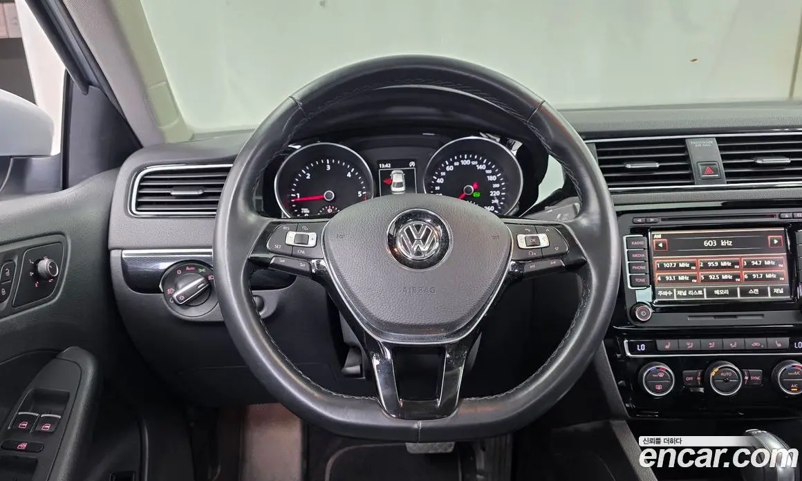 Volkswagen Jetta 2015 2.0 автомат (гидро), фото 12